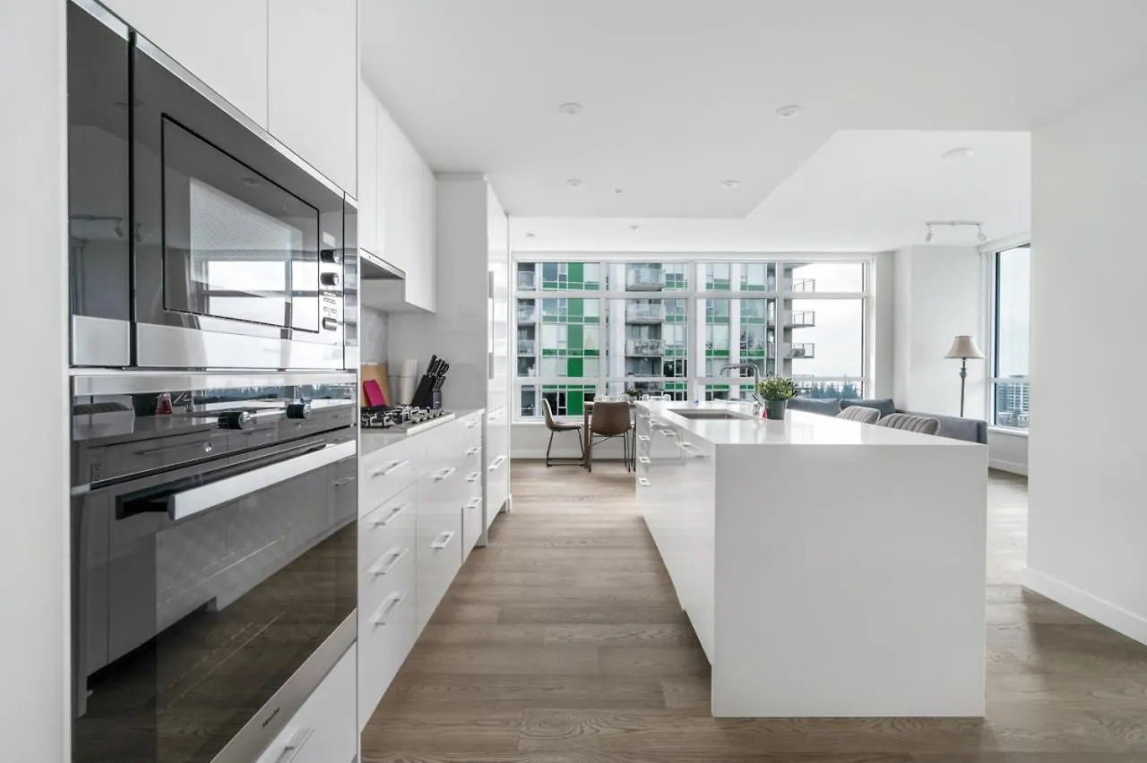Urban Oasis: Stylish Apartment Retreat At Ubc Vancouver