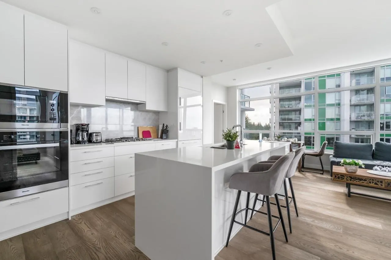 Urban Oasis: Stylish Apartment Retreat At Ubc Vancouver