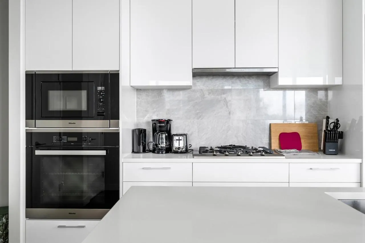 Urban Oasis: Stylish Apartment Retreat At Ubc Vancouver